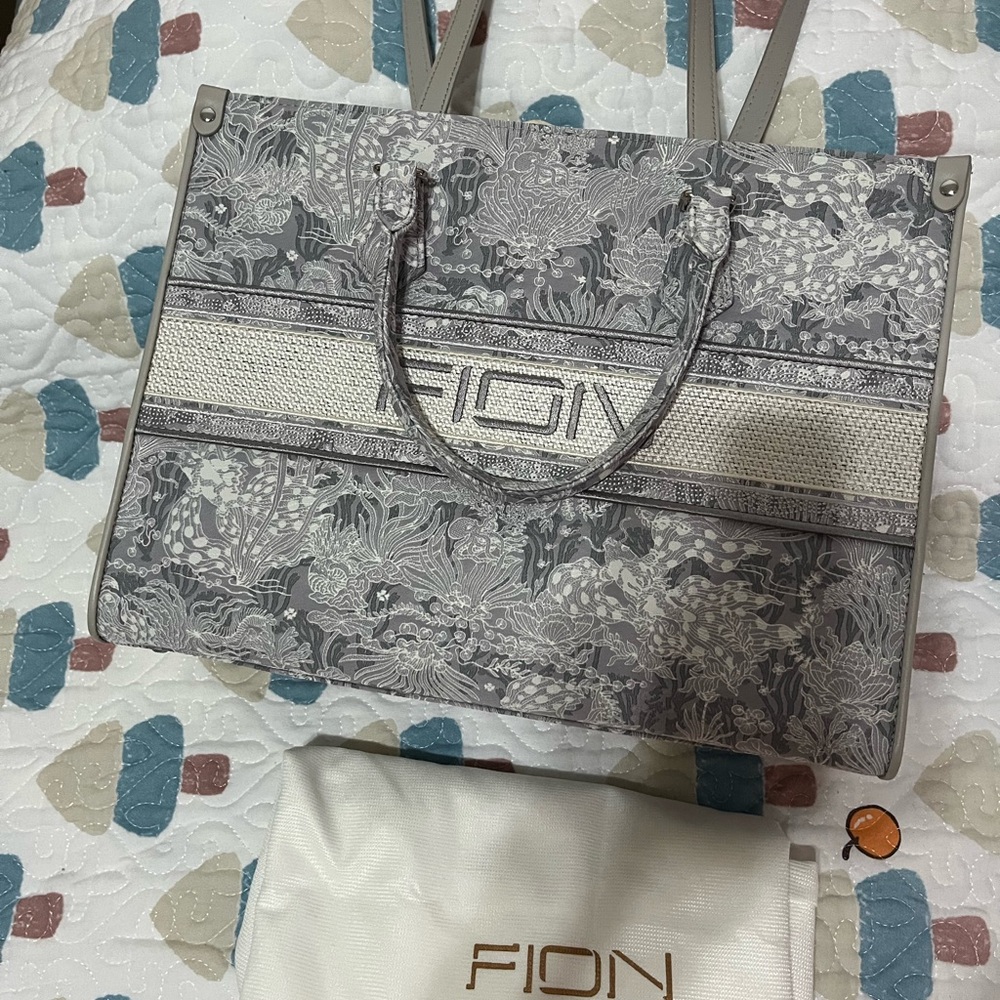 Elegant Gray Scenic Print Tote Bag